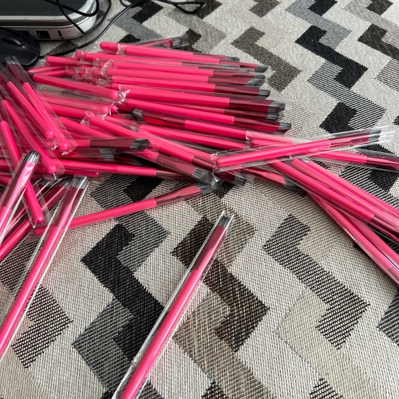 (WHOLESALE 100 PIECES) ANGLE EDGE WILD EYEBROW BRUSH - Picture 3 of 8